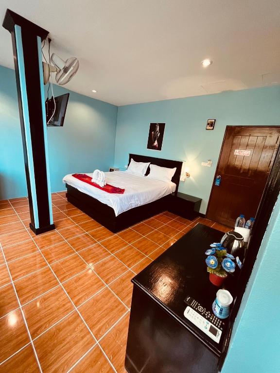 Postel nebo postele na pokoji v ubytování Centre Point Patong