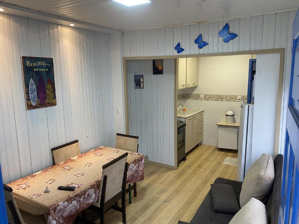 Kuchyň nebo kuchyňský kout v ubytování Fique a poucos passos do Centro e da Praia - Jô