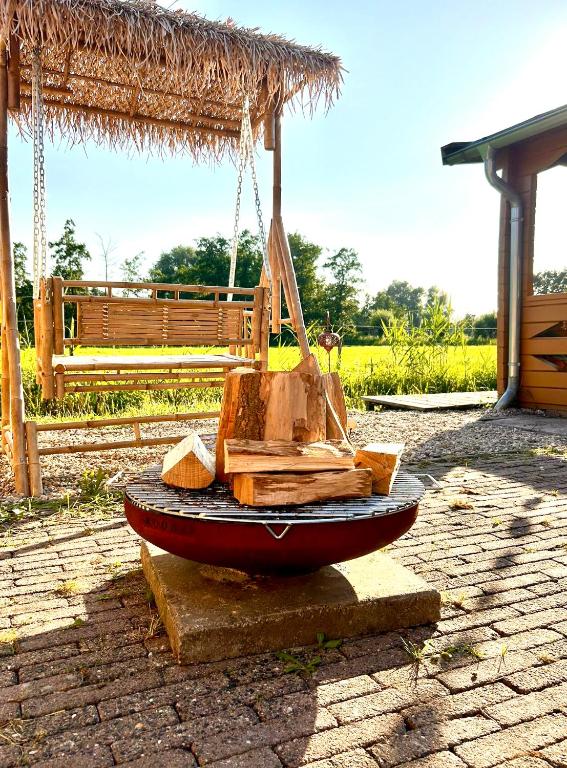Zahrada ubytování Mediterranean style chalet with jacuzzi and garden near Amsterdam