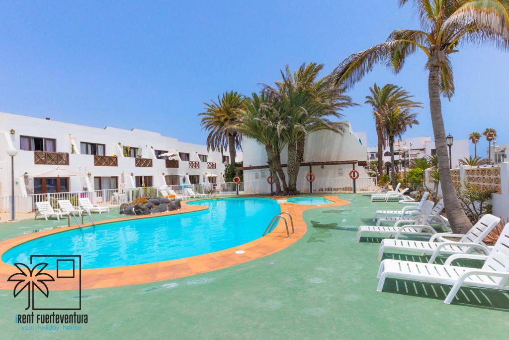 Bazén v ubytování 21 Ineika Corralejo iRent Fuerteventura nebo v jeho okolí
