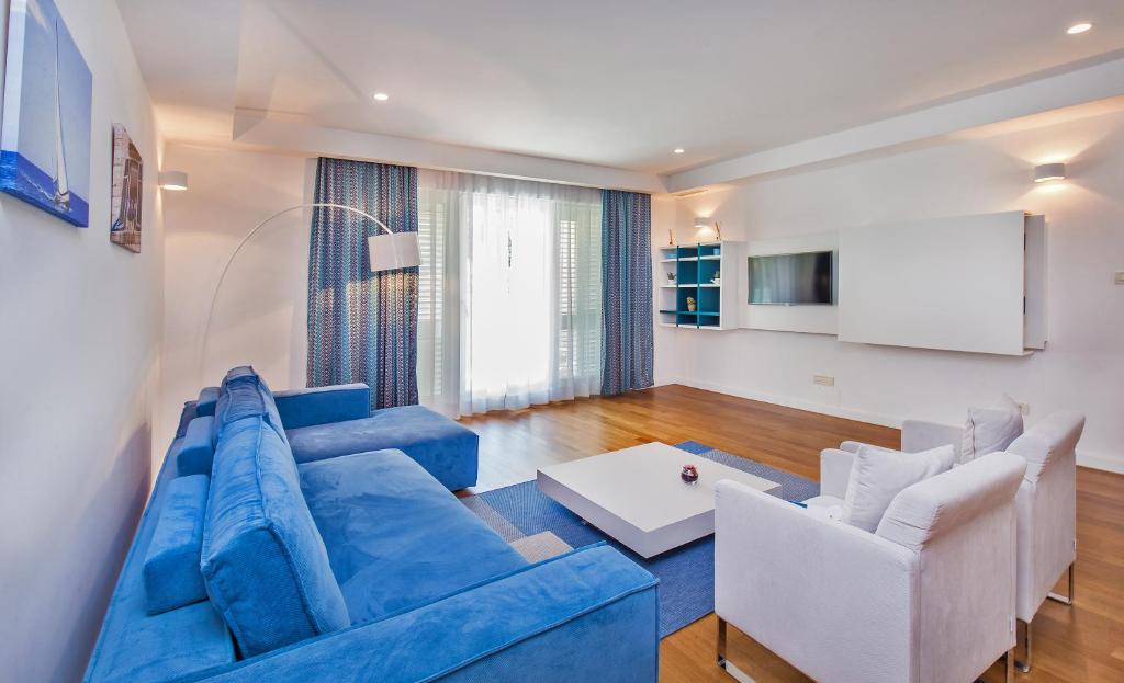 Televízia a/alebo spoločenská miestnosť v ubytovaní Dubrovnik Luxury Residence – L’Orangerie