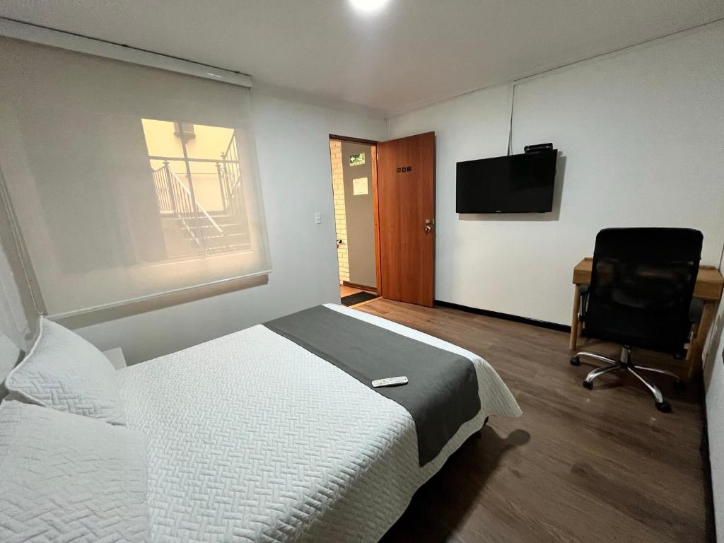 TV a/nebo společenská místnost v ubytování Titas House Bogota
