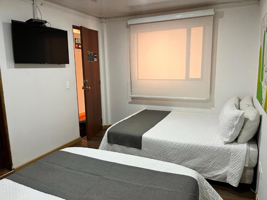 Postel nebo postele na pokoji v ubytování Titas House Bogota