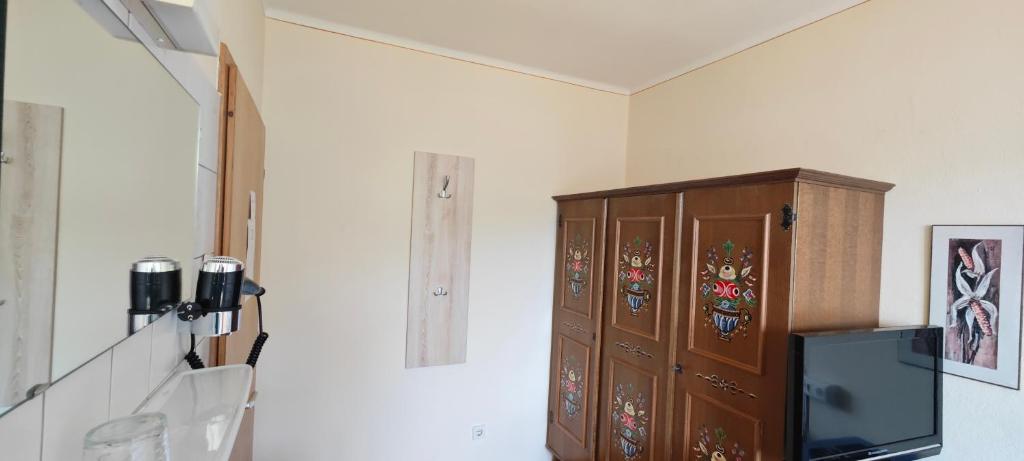 TV a/nebo společenská místnost v ubytování Haus Adler