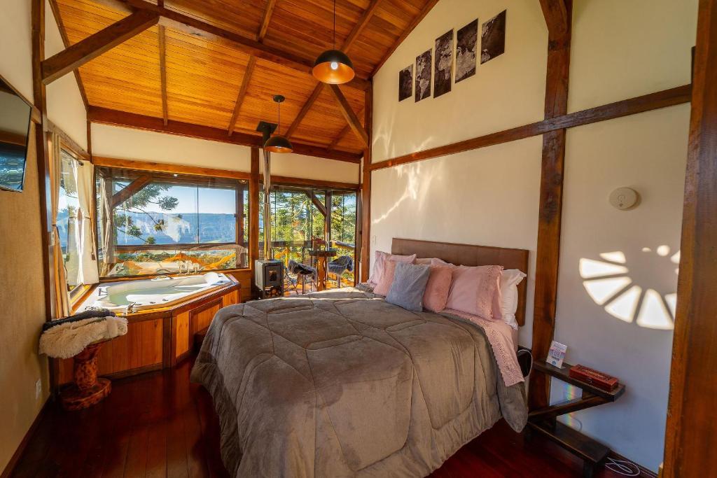 En eller flere senge i et værelse på Sítio Mar de Nuvens Chalés Morro da Igreja, Urubici, SC.