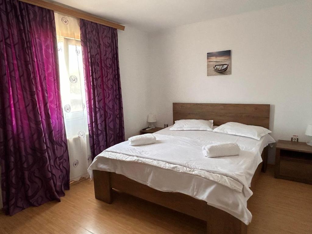 Ένα ή περισσότερα κρεβάτια σε δωμάτιο στο Apartament Doriana