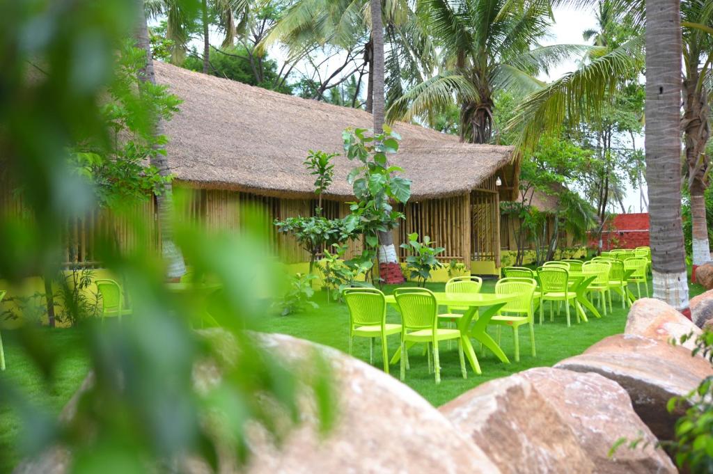 Taman di luar Tamarind Tree Way Side Amenities