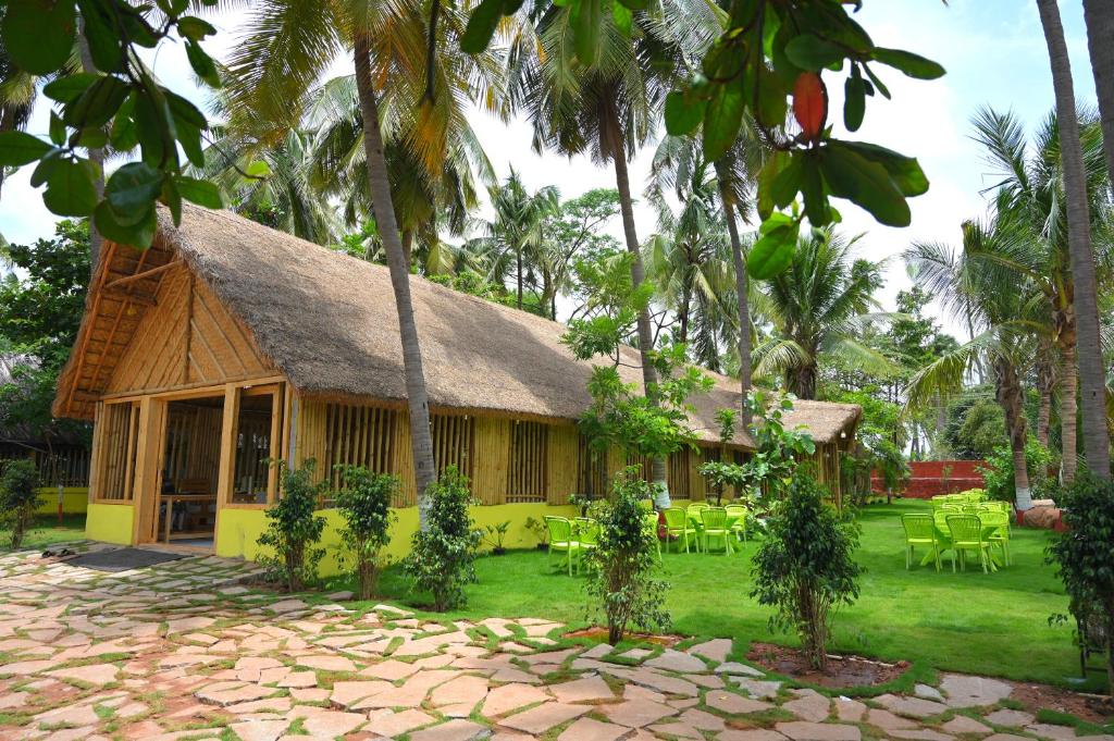 Taman di luar Tamarind Tree Way Side Amenities