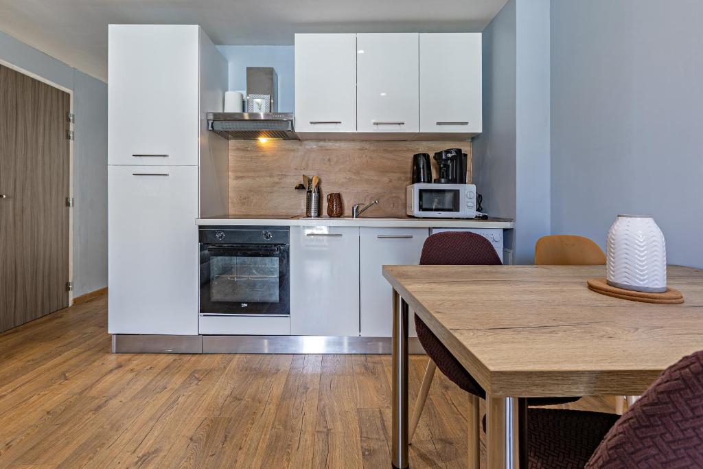 Photo de la galerie de l'établissement ღ Le Saint Nazaire - Centre ville, Wifi fibre, Netflix, à Béziers