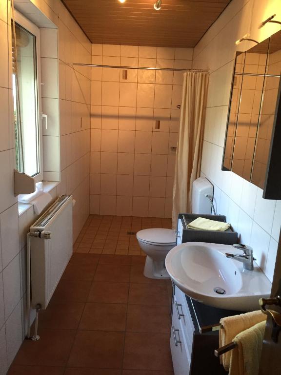 Koupelna v ubytování Knüllhotel Tann-Eck