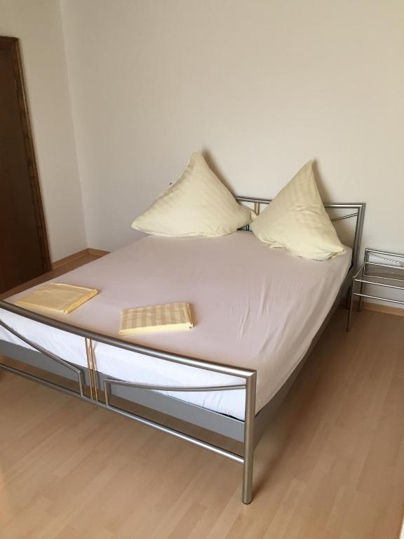 Postel nebo postele na pokoji v ubytování Knüllhotel Tann-Eck