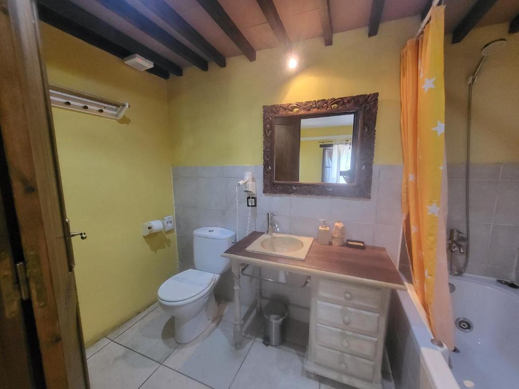 Koupelna v ubytování HOTEL PASTERAL RIU TER