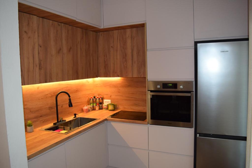 Kuchyň nebo kuchyňský kout v ubytování Chronos Villa Golem, Durrës