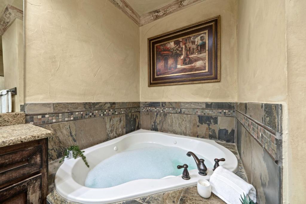 Blanco Riverside Cottages photo