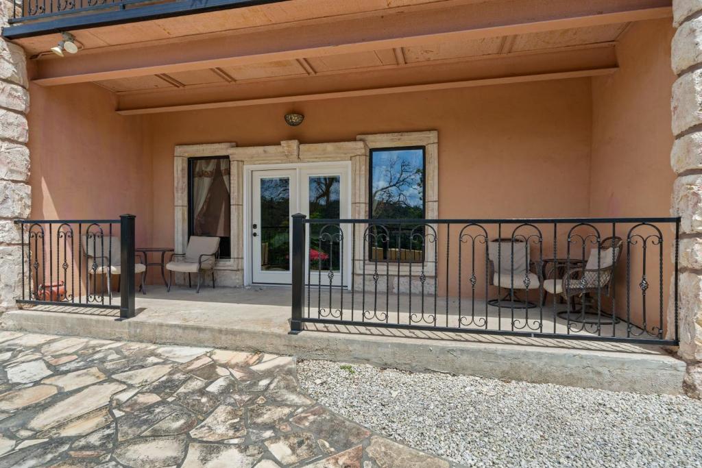 Balkón nebo terasa v ubytování Blanco Riverside Cottages