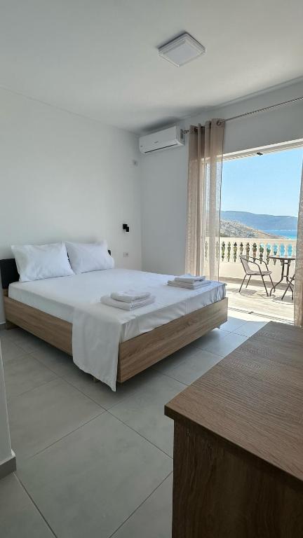 Postel nebo postele na pokoji v ubytování Lumra Rooms
