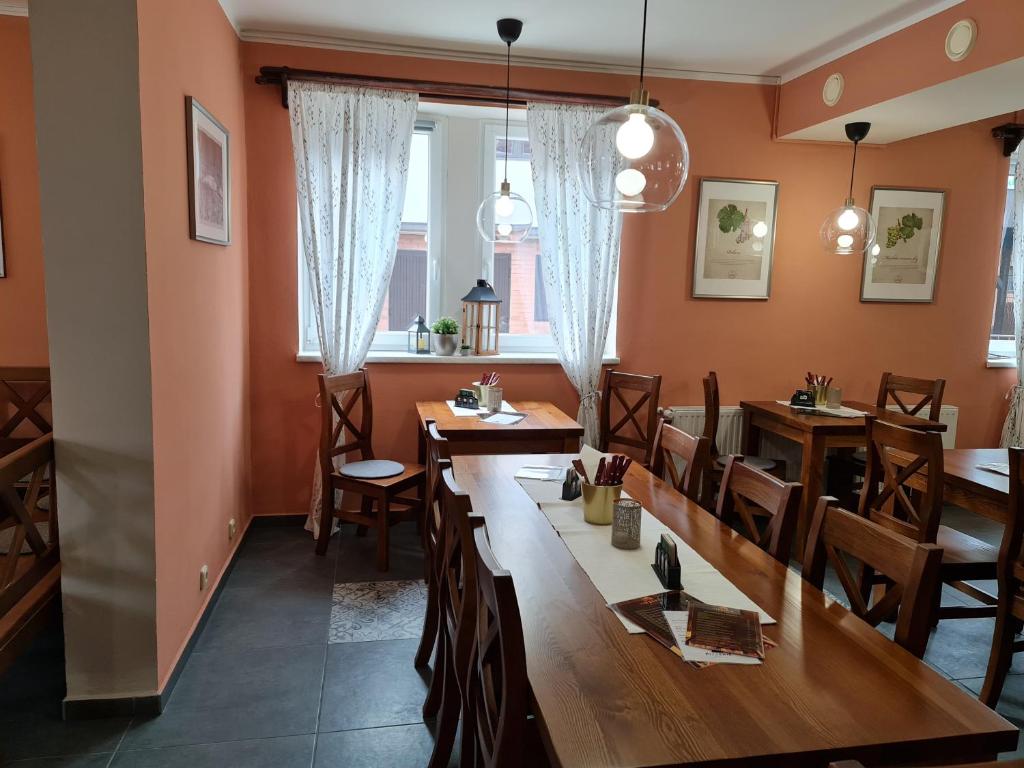 Część wypoczynkowa w obiekcie Hotel & Restaurace Pizzerie Jasany