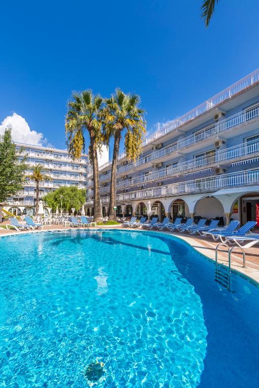 Bazén v ubytovaní Hotel Apartamentos Solimar alebo v jeho blízkosti