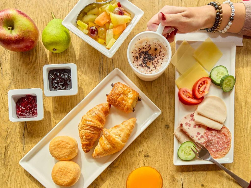 ホテルの敷地内または近くでの食事または食べ物