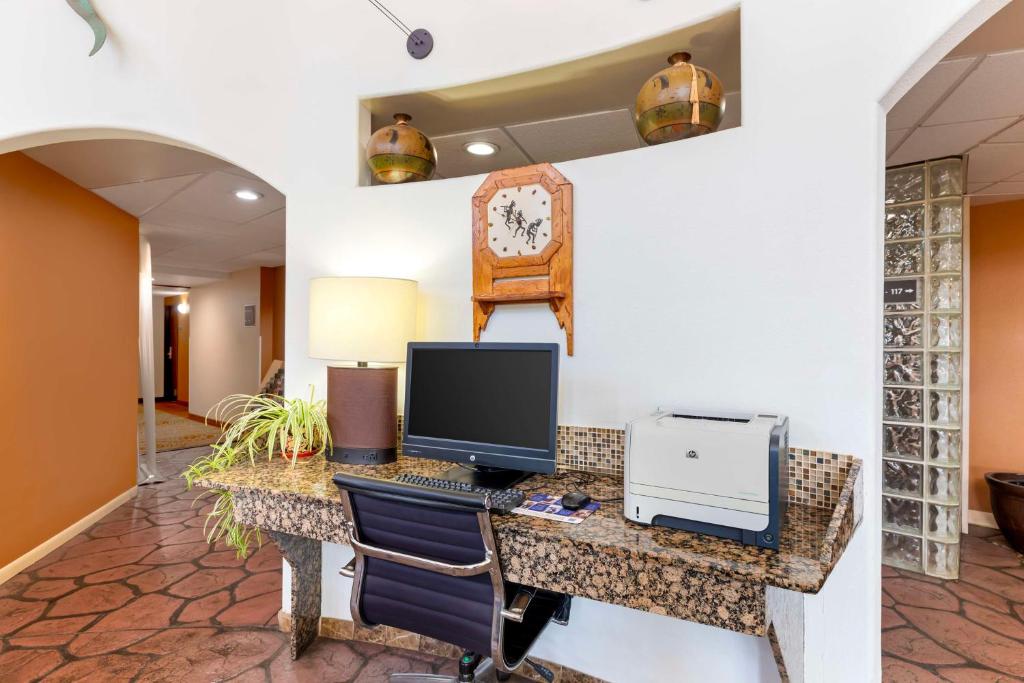 Best Western Kiva Inn photo