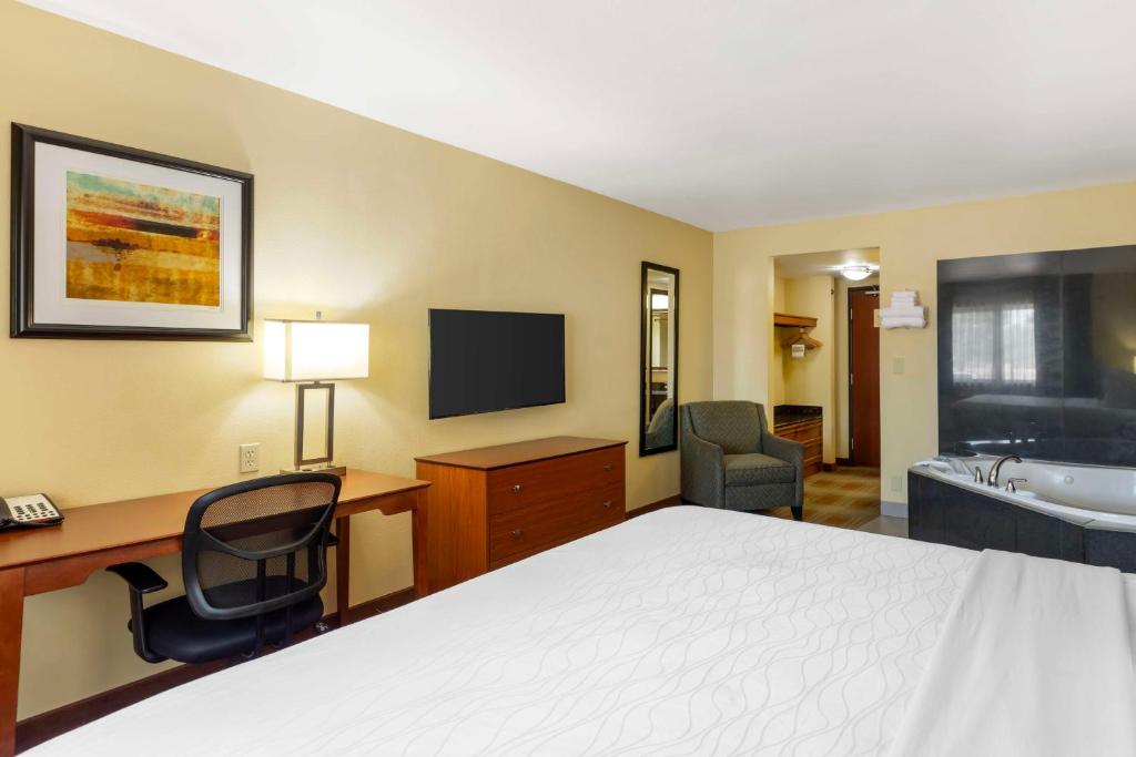 Best Western Kiva Inn photo