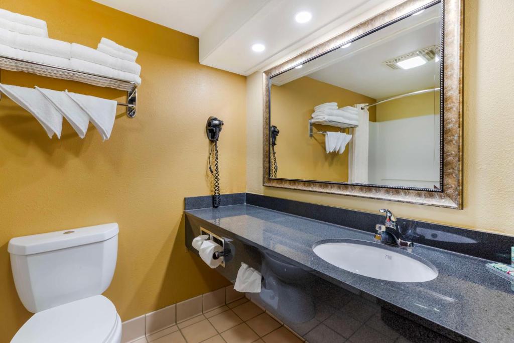 Best Western Kiva Inn photo