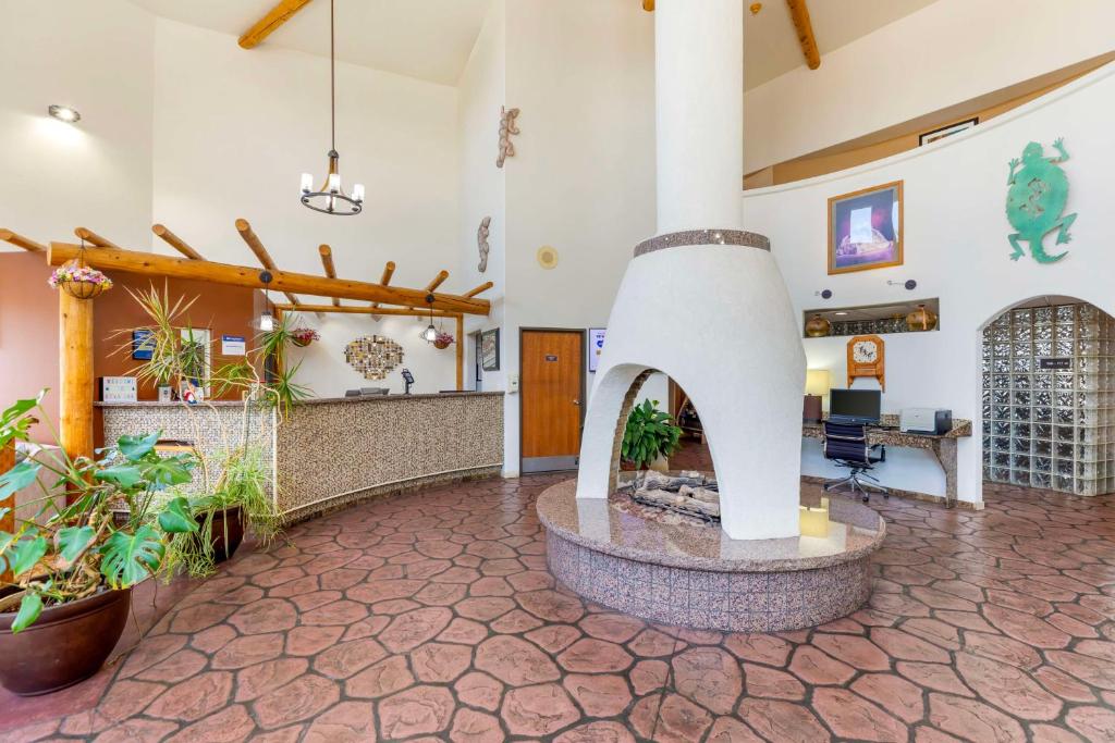 Best Western Kiva Inn photo