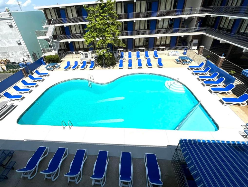 Bazén v ubytování Brittany Motel nebo v jeho okolí