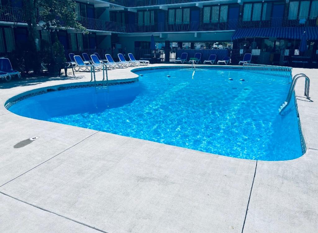 Bazén v ubytování Brittany Motel nebo v jeho okolí