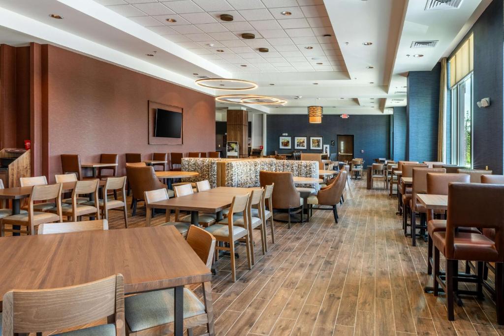 Restaurace v ubytování Drury Plaza Hotel Dallas Arlington