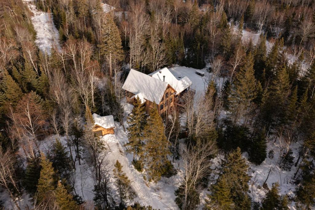 an aerial view of a house in the woods at Au Grand Merisier : Chalet alpin in Petite-Rivière-Saint-François