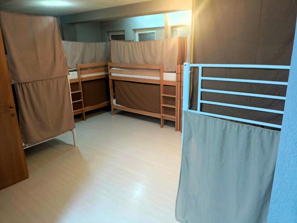 Кухня или мини-кухня в Historia Hostel
