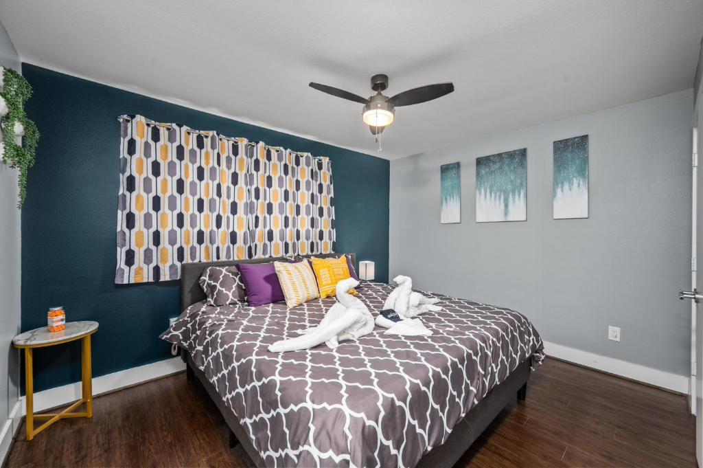 Postel nebo postele na pokoji v ubytování Lovely 1BR Apartment near Medical Center & NRG