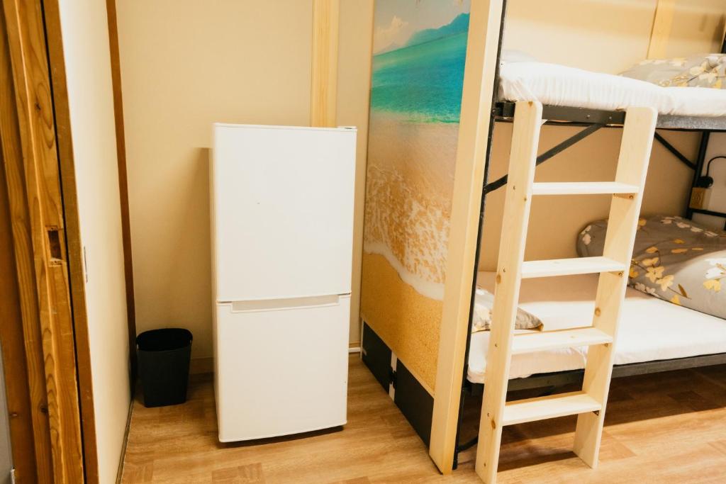 Palanda nebo palandy na pokoji v ubytování 恵比寿島まで歩く1分広くゲストハウス無料駐車場温泉利用可能の宿
