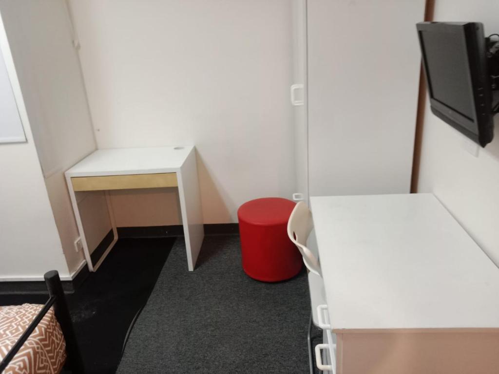 TV a/nebo společenská místnost v ubytování Studio 6 - Wright Lodge