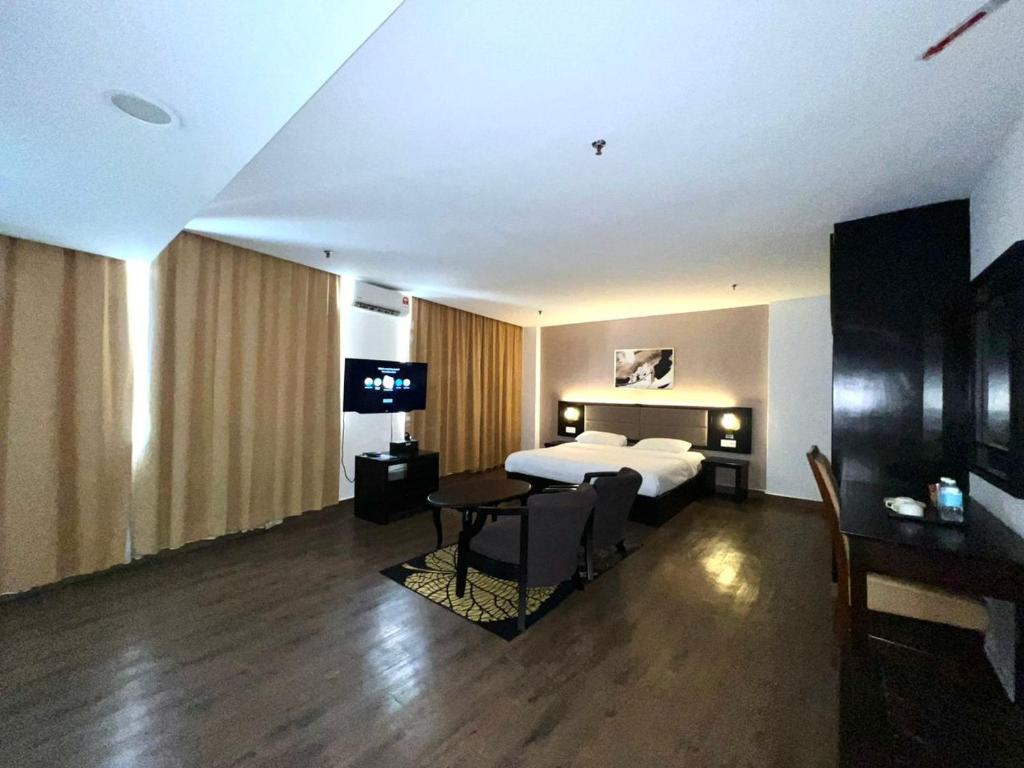 TV a/nebo společenská místnost v ubytování Remington Hotel