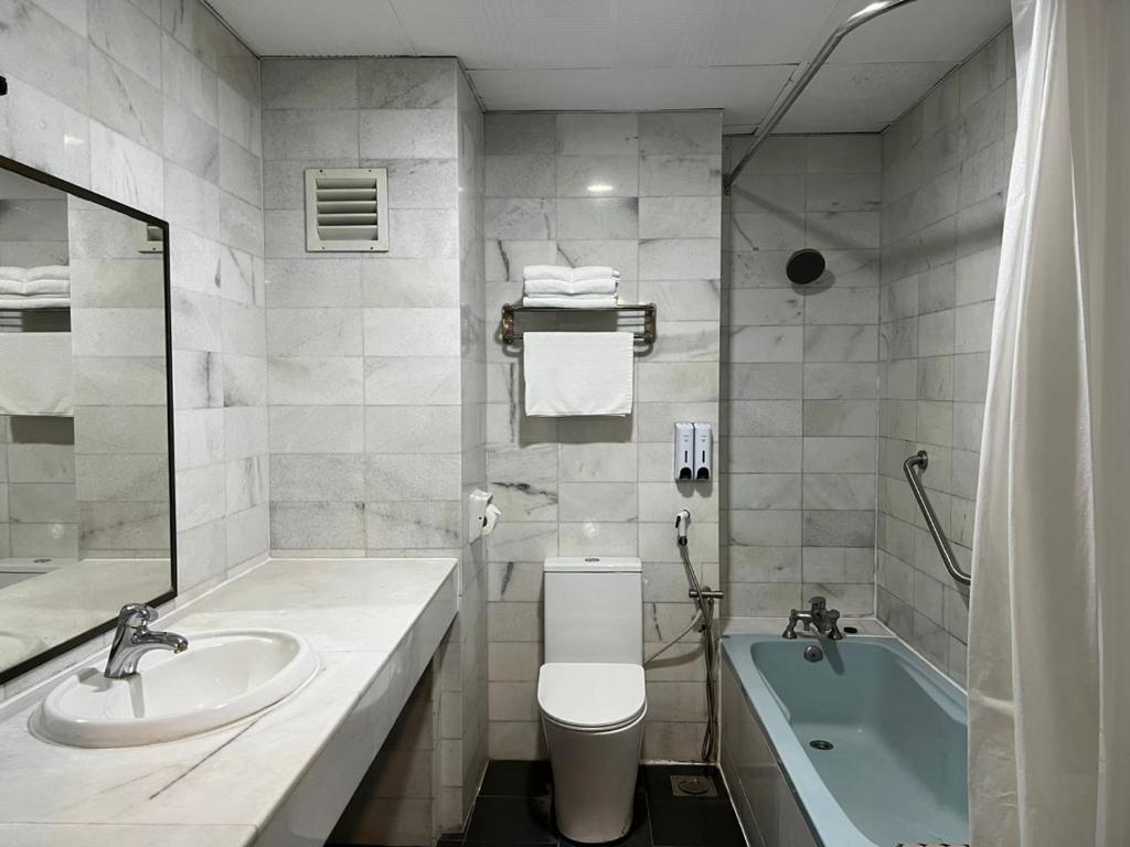 Koupelna v ubytování Remington Hotel