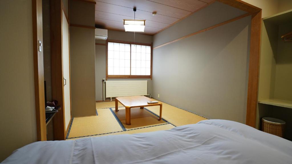 Postel nebo postele na pokoji v ubytování 山のホテル大瀧