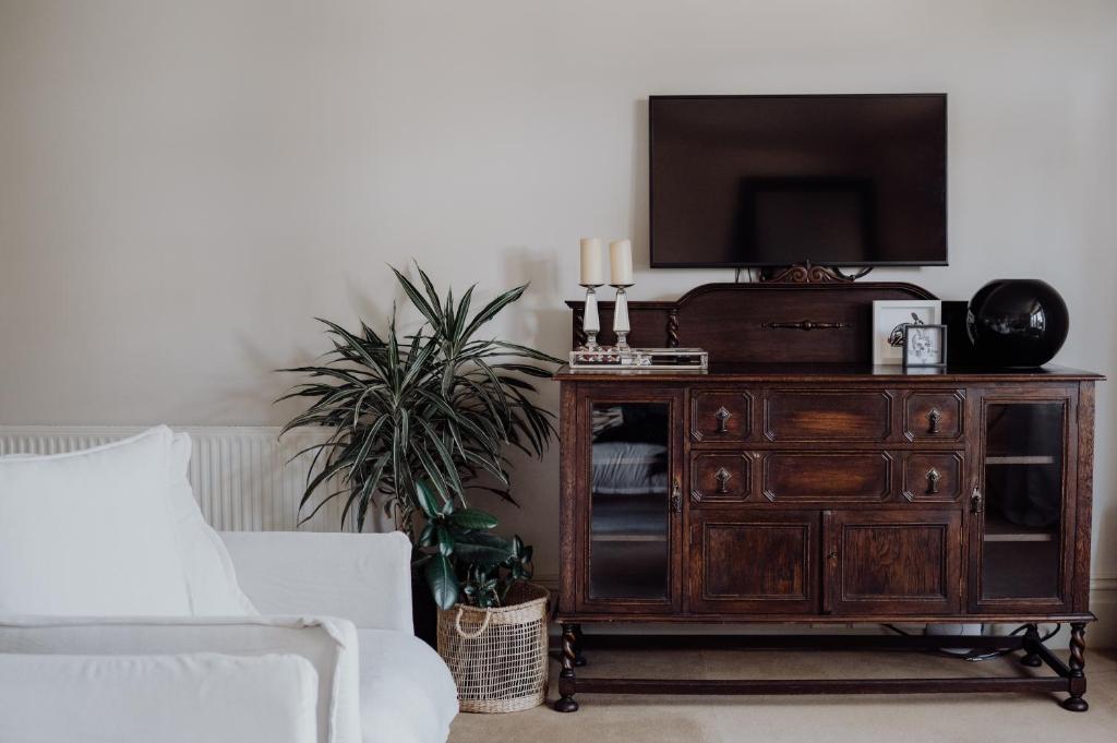 TV a/nebo společenská místnost v ubytování Grande Vue Hotel