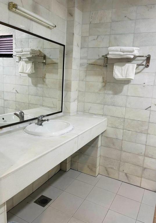 Koupelna v ubytování Remington Hotel