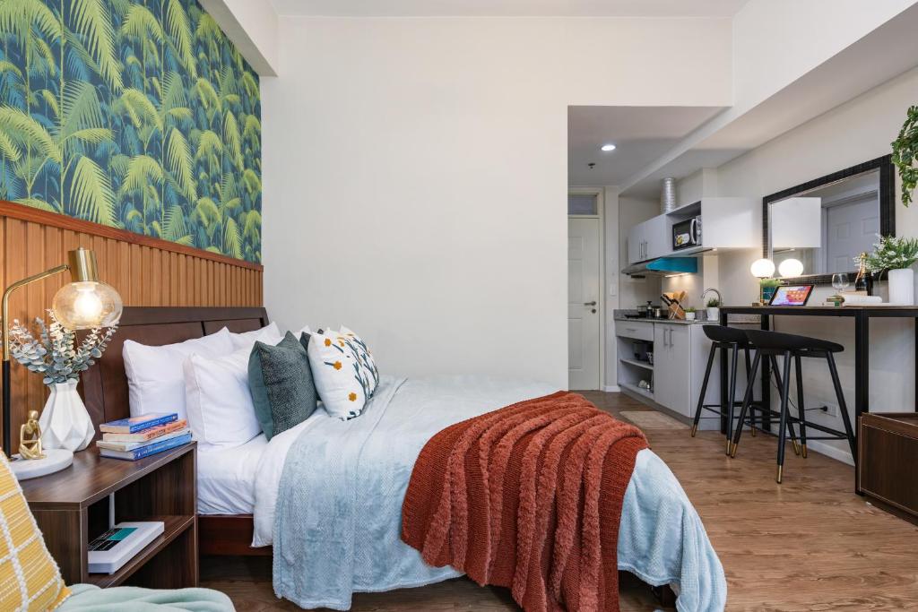 Postel nebo postele na pokoji v ubytování AMANI 107B, 3 Minutes to Airport, with Gym & Pool ,FAST WIFI, Free Netflix