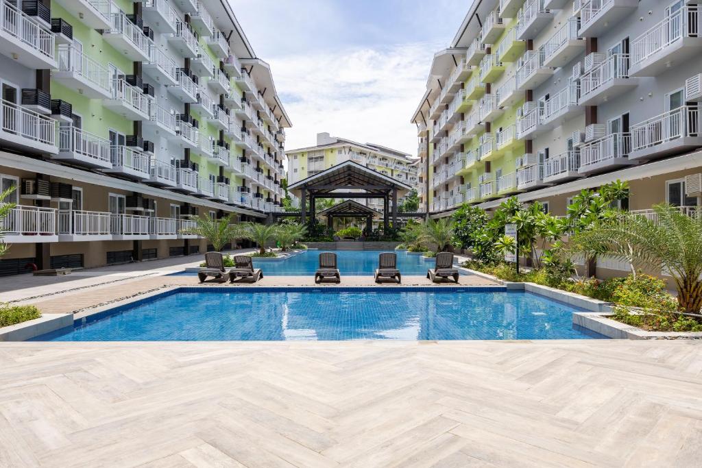 Bazén v ubytování AMANI 107B, 3 Minutes to Airport, with Gym & Pool ,FAST WIFI, Free Netflix nebo v jeho okolí