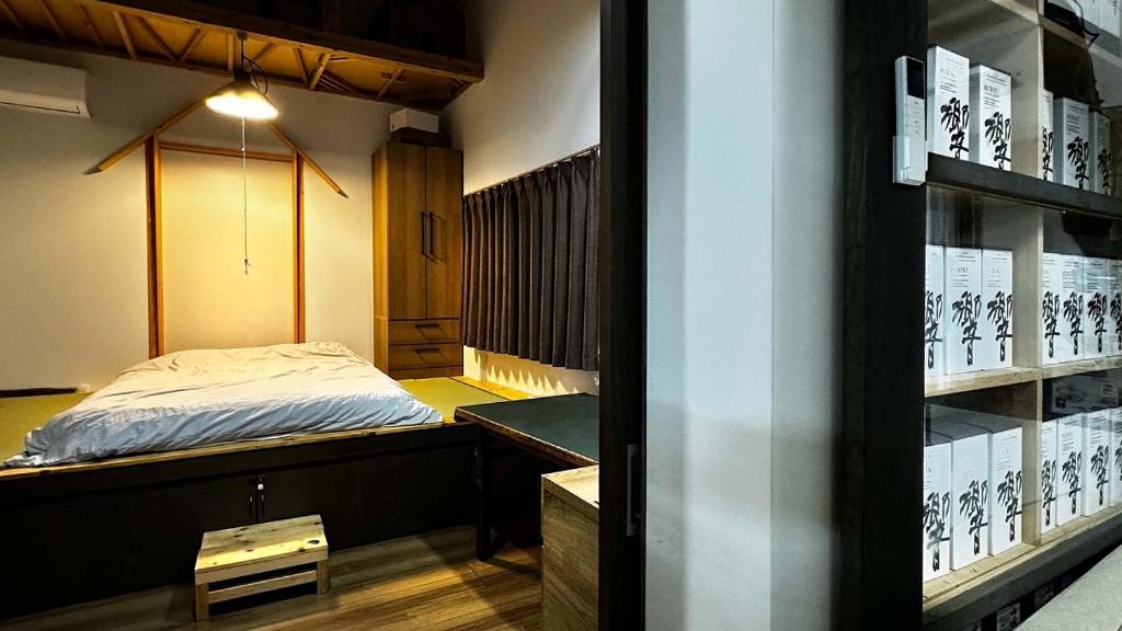 Letto o letti in una camera di 一宿一景一生縁-千葉県市原市小谷田店