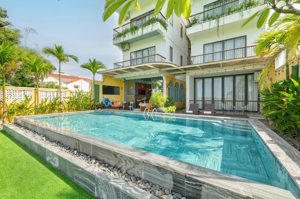 Hồ bơi trong/gần BS Jade Home Hội An