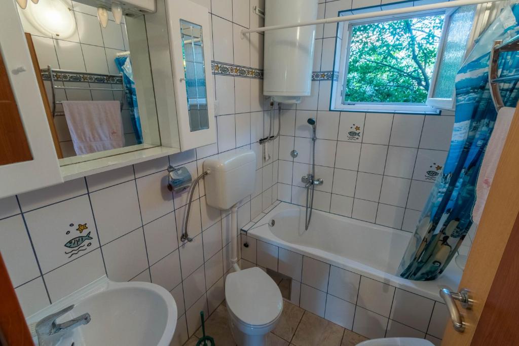 Kúpeľňa v ubytovaní Apartment Surfer's lodge, nature driven with Sauna