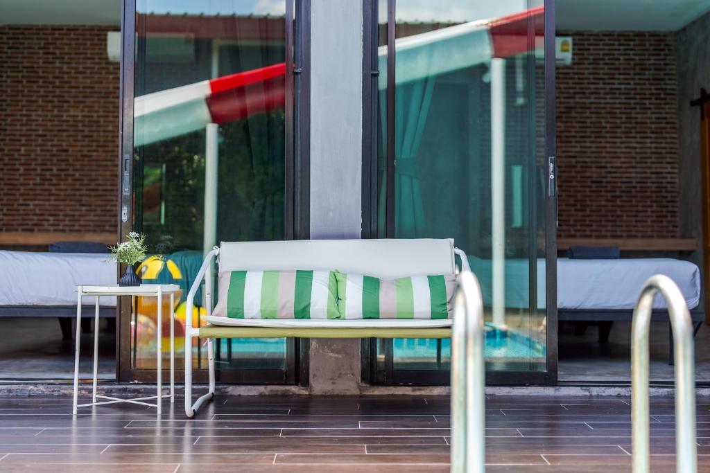 Fotografie z fotogalerie ubytování EL MAR Pool Villa v destinaci Ban Bo Fai (1)