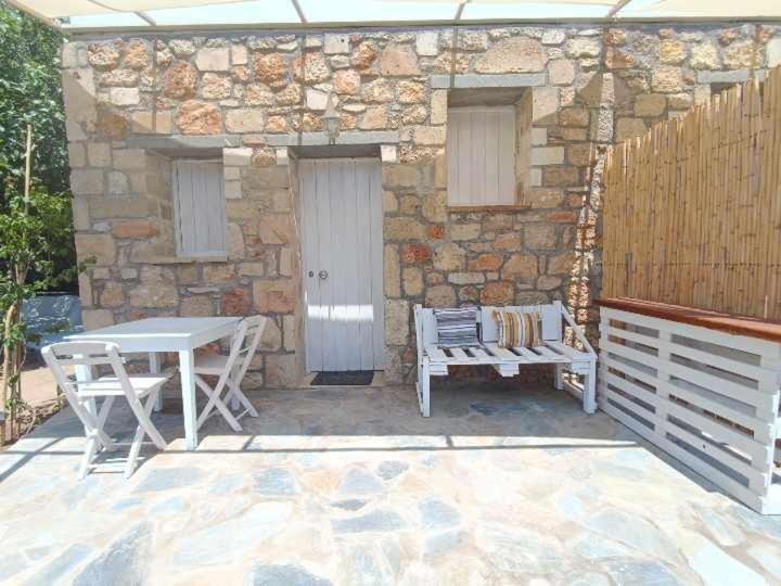 Patio nebo venkovní prostory v ubytování il Melograno Studios Pefkos Lindos