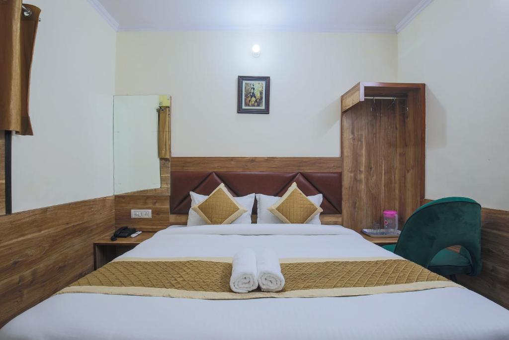 Postel nebo postele na pokoji v ubytování Hotel Sweet Home DX I Nearby New Delhi Railway Station