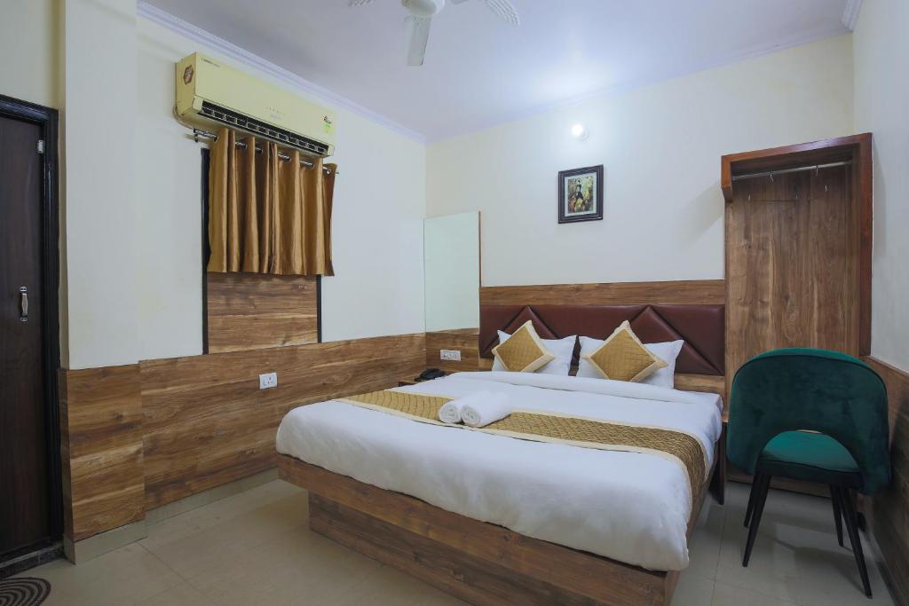 Postel nebo postele na pokoji v ubytování Hotel Sweet Home DX I Nearby New Delhi Railway Station