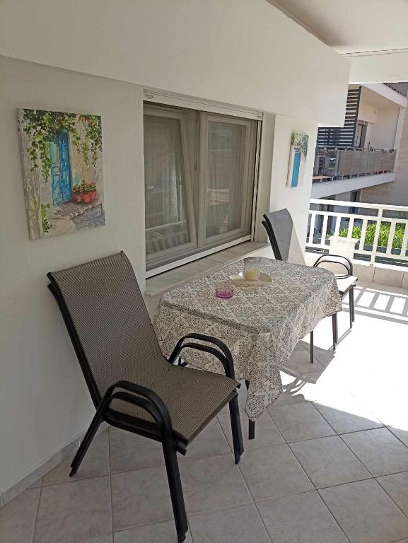 Balkón alebo terasa v ubytovaní Helena's Apartment 2 Agia Triada